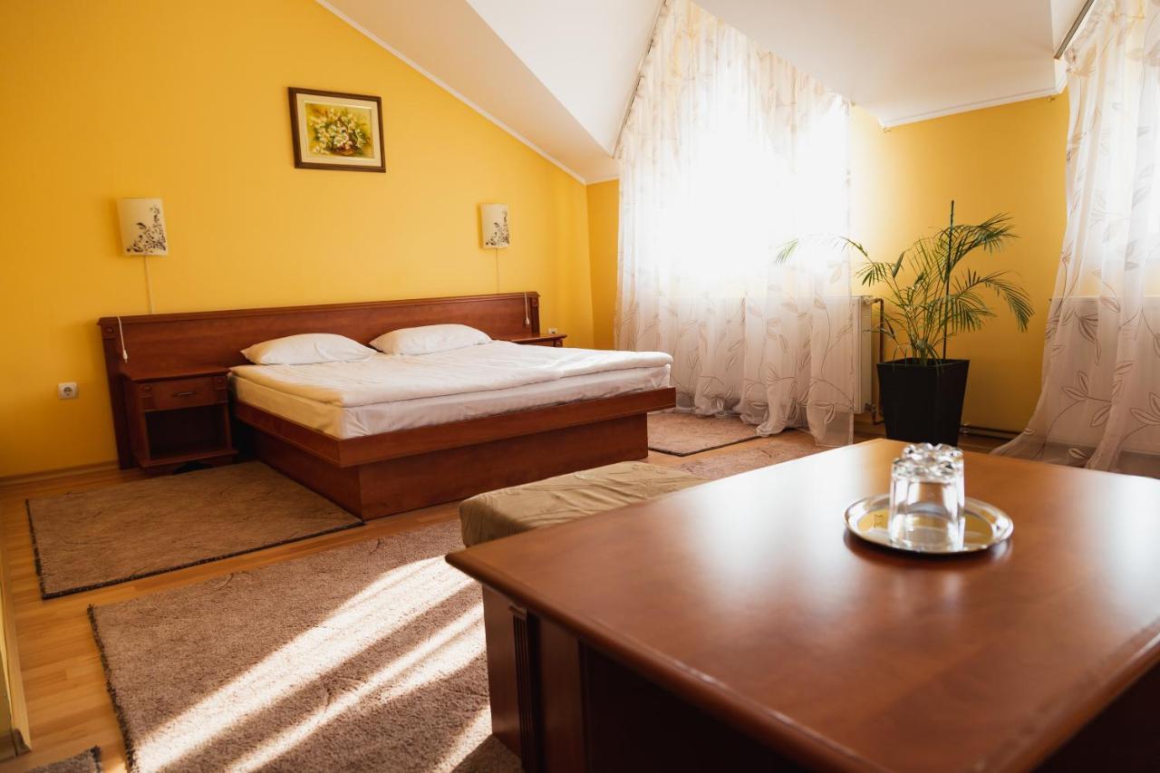 Europe Hotel Užhorod Esterno foto